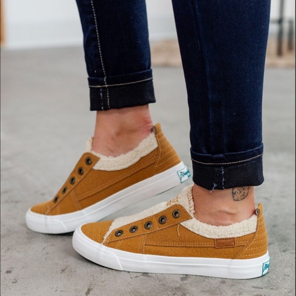 Blowfish Shoes - SOLD✨new in box✨COZY Sherpa & Camel Sneaker